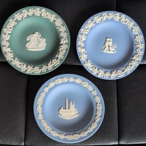 EUC Vintage Wedgwood Jasperware Round Trinket Dishes